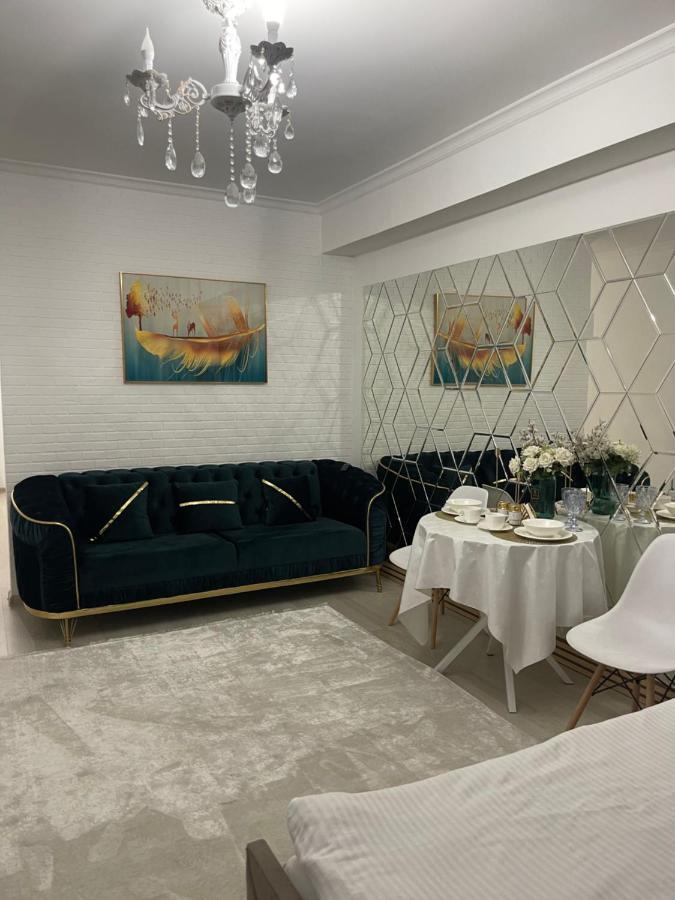 Уютная Квартира В Золотом Квадрате Almaty Ngoại thất bức ảnh